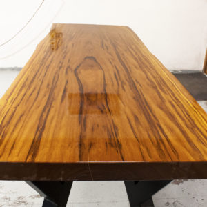 Mesa de madera maciza de Bilinga